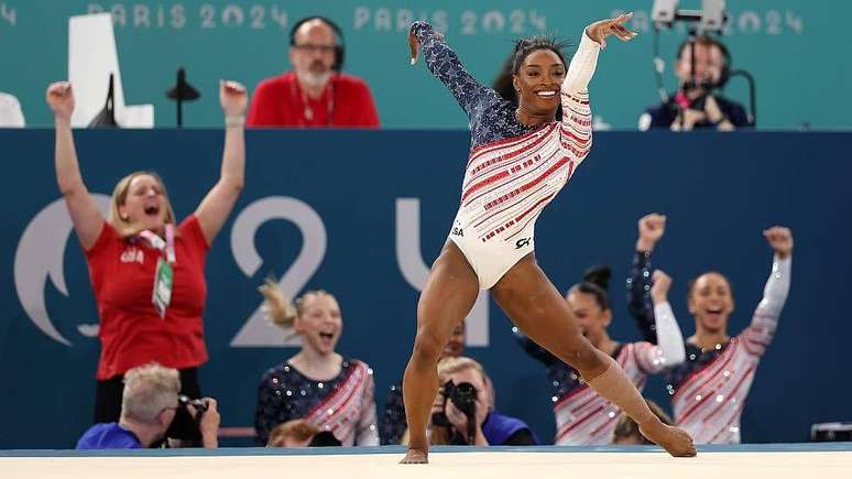 Simone Biles em rotina de solo