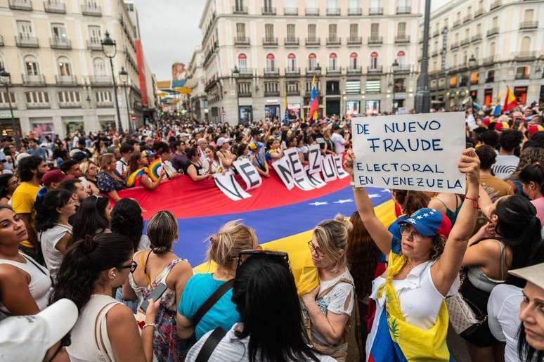 Manifestação em Madri contra resultado oficial da eleição na Venezuela.