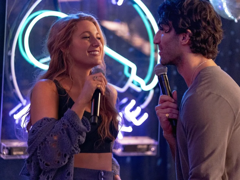 Lily Bloom (Blake Lively) acredita que encontrou o amor verdadeiro em Ryle (Justin Baldoni).