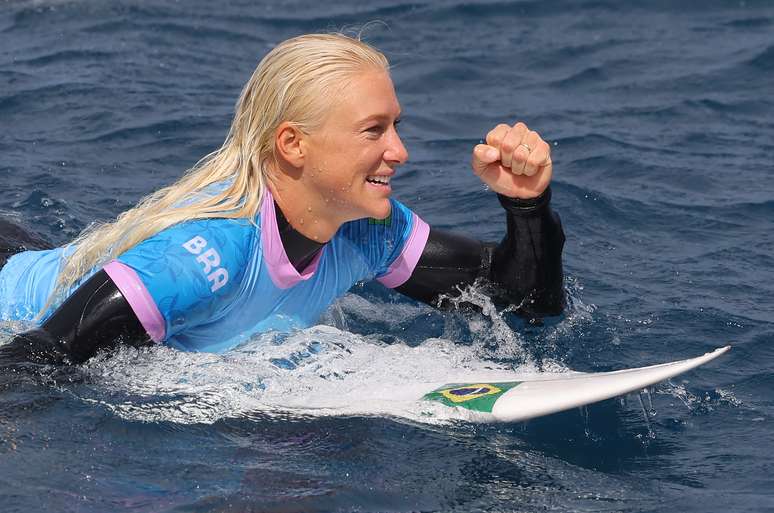 A surfista brasileira Tatiana Weston-Webb despachou a atual líder do ranking mundial