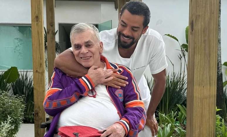 Walcyr Carrasco em visita à clínica de Pedro Andrade em São Paulo