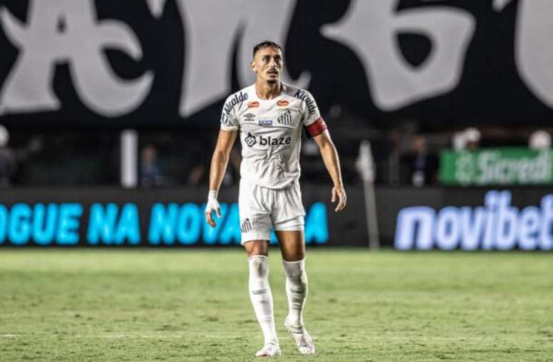 Atualmente, Diego Pituca é o capitão do Santos –