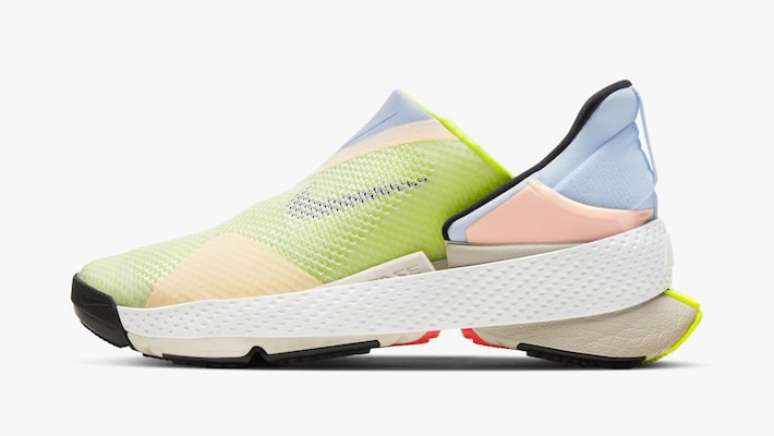 Nike desenvolveu linha de sapatos que podem calçados somente com os pés