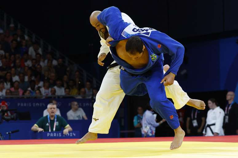 Rafael Silva luta contra Ushangi Kokauri 