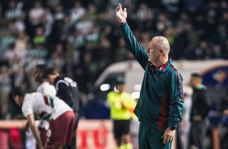 Mano à beira do campo contra Juventude –