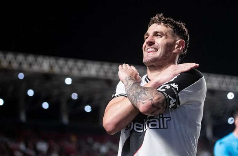 Vegetti marcou um golaço contra o Atlético-GO e empatou para o Vasco –