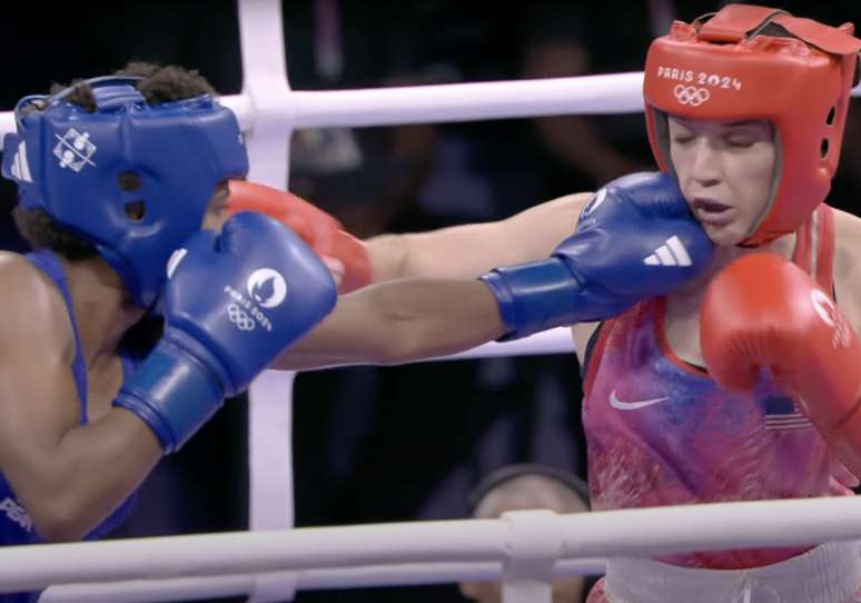 Jucielen Romeu lutando contra Alysson Mendoza.