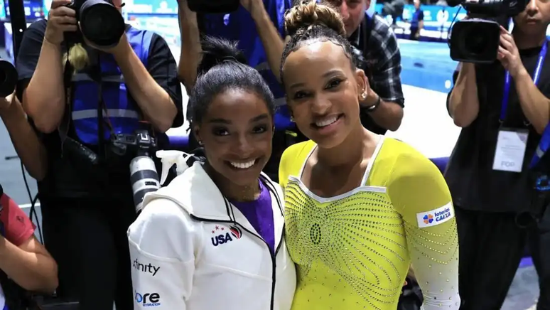 Simone Biles e Rebeca Andrade, em 2023