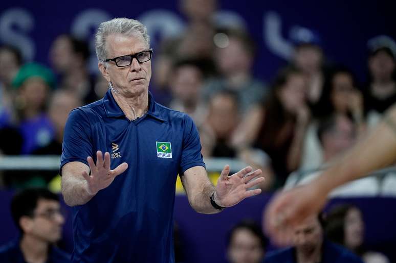 No vôlei masculino, equipe de Bernardinho precisa de vitória maiúscula para seguir viva nos Jogos de Paris