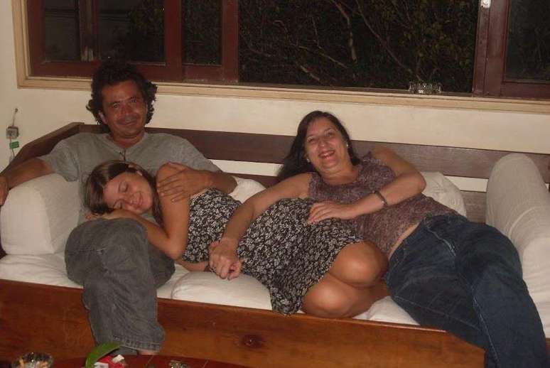 Amanda Marton e seus pais, na última foto dos três, antes do divórcio do casal, em 2012