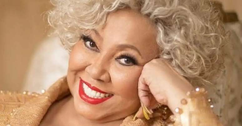 Alcione recebe homenagem de Cissa Guimarães em programa de TV