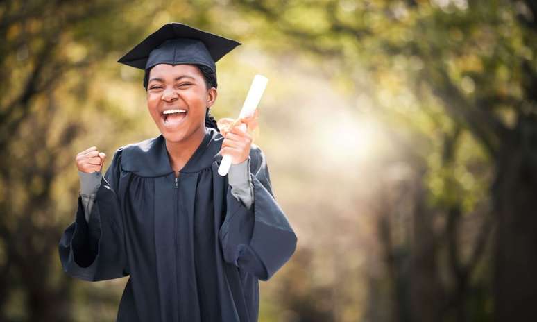 Quer começar uma graduação e não sabe que curso escolher? A astrologia pode te ajudar, descubra qual profissão seguir de acordo com seu signo