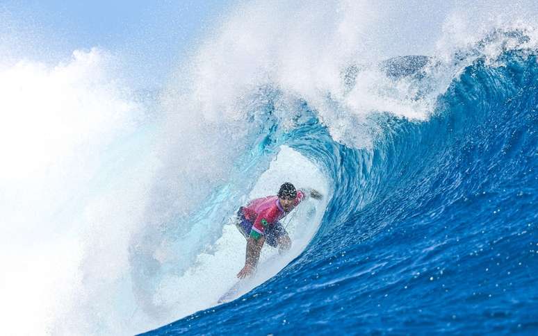 Gabriel Medina em ação no surfe das Olimpíadas