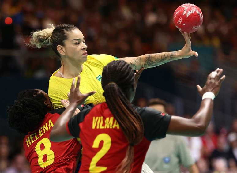 Brasil enfrenta Angola no handebol feminino