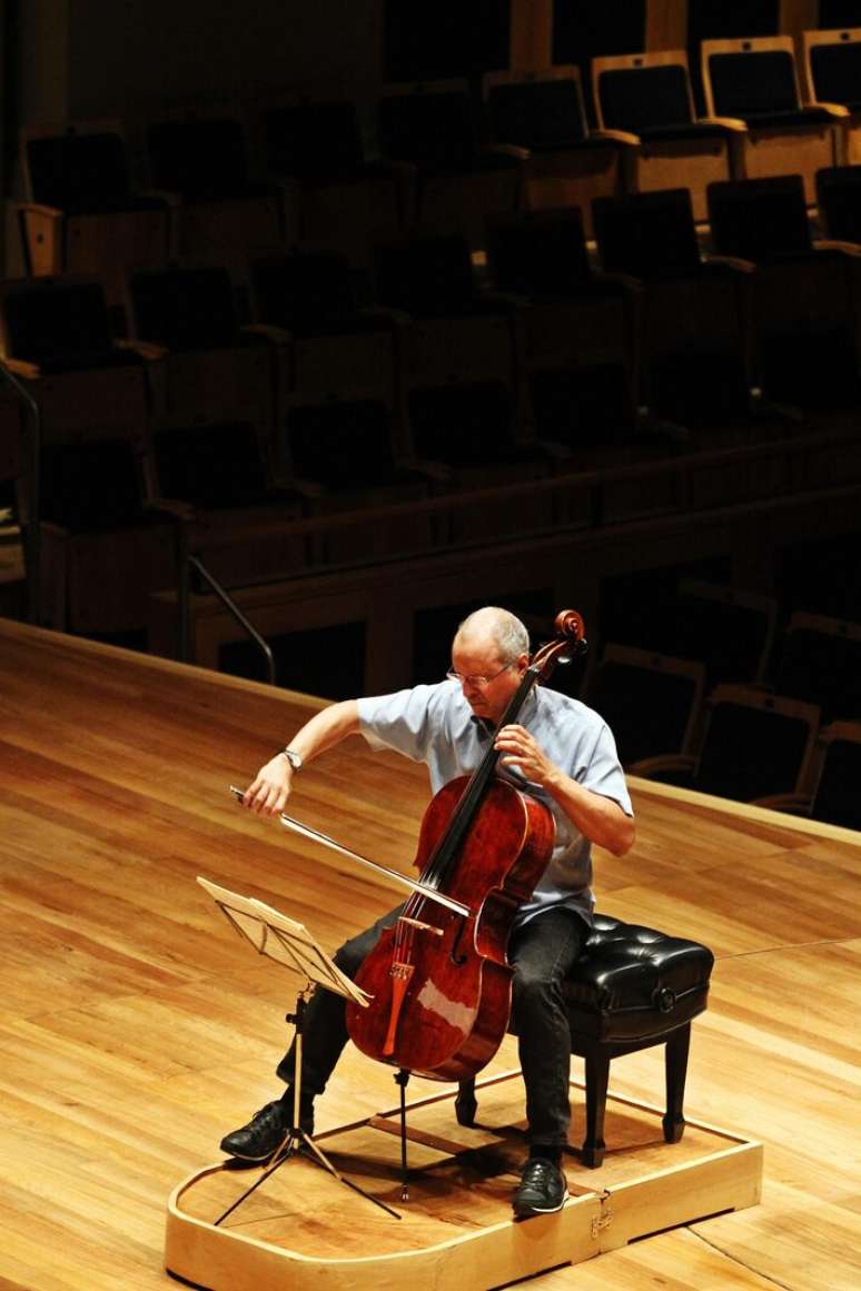 Ensaio de Antonio Meneses com o pianista Arnaldo Cohen na Sala São Paulo, em 2015.