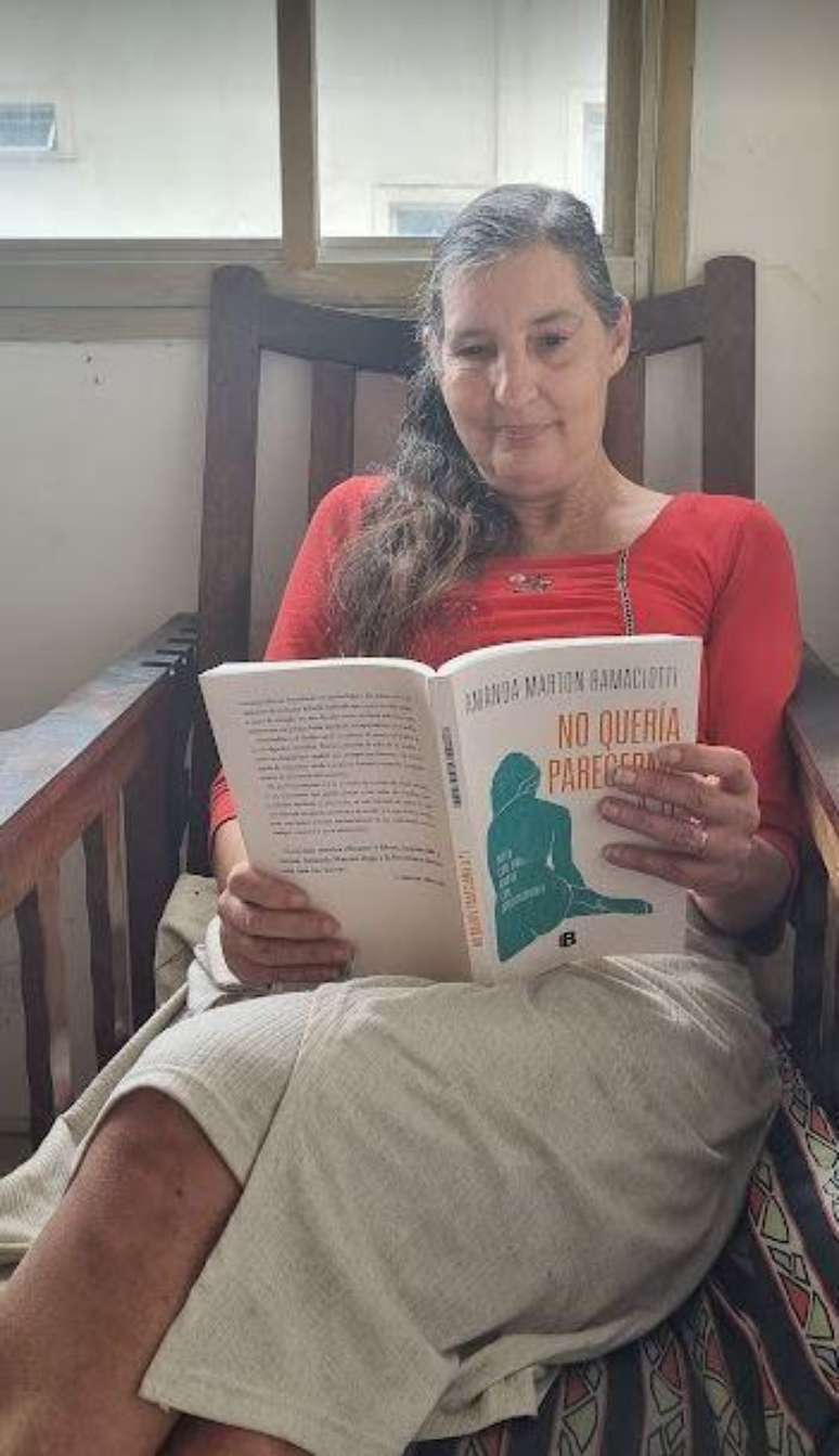 A mãe de Amanda Marton participou da elaboração do livro 'Eu não queria ser parecida com você'