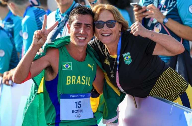 Caio Bonfim tem a mãe, que já foi atleta do Vasco, como técnica –