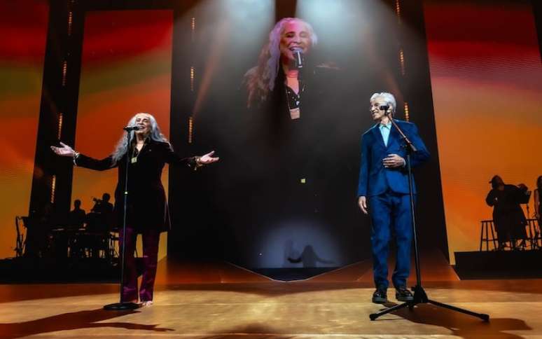 Caetano Veloso e Maria Bethânia deram início à turnê conjunta que passa por dez cidades do Brasil com show no Rio de Janeiro em 3 de agosto.