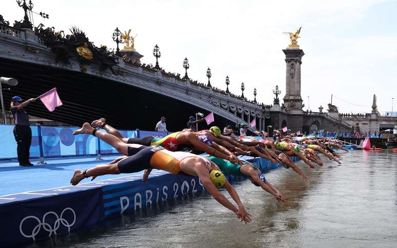 Rio Sena recebe o trecho de natação das provas triatlo dos Jogos de Paris