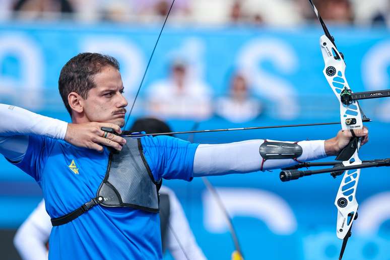 Marcus D'Almeida perde nas oitavas do tiro com arco