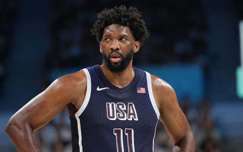 Joel Embiid em ação pelos Estados Unidos