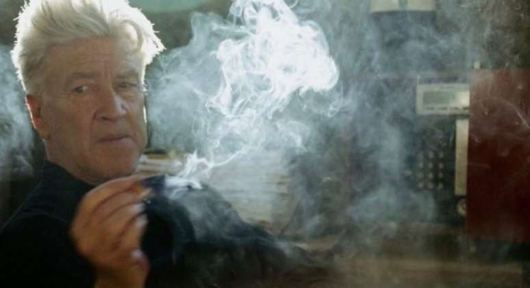 David Lynch, em cena do documentário 'The Art Life'; cineasta disse que não fuma há dois anos