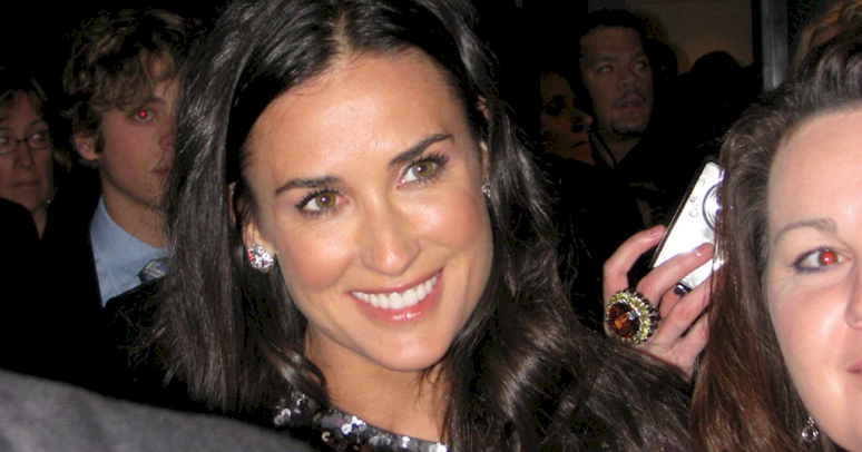 A campanha de Demi Moore com livro sobre "soltar pum"