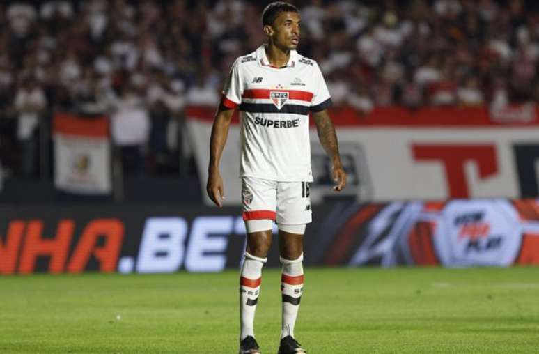 Luiz Gustavo vira exemplo no São Paulo