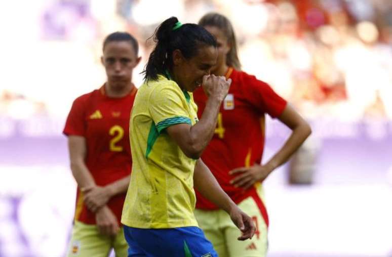 Marta deixou o campo chorando após a expulsão contra a Espanha –