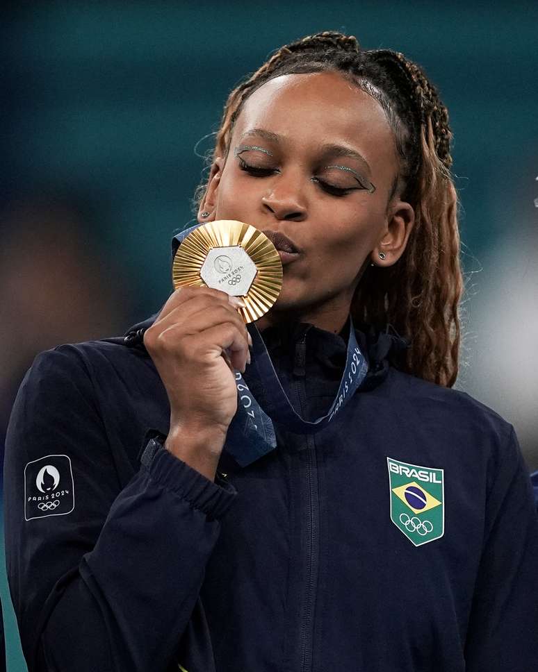 Rebeca Andrade se consagra a maior atleta olímpica brasileira.