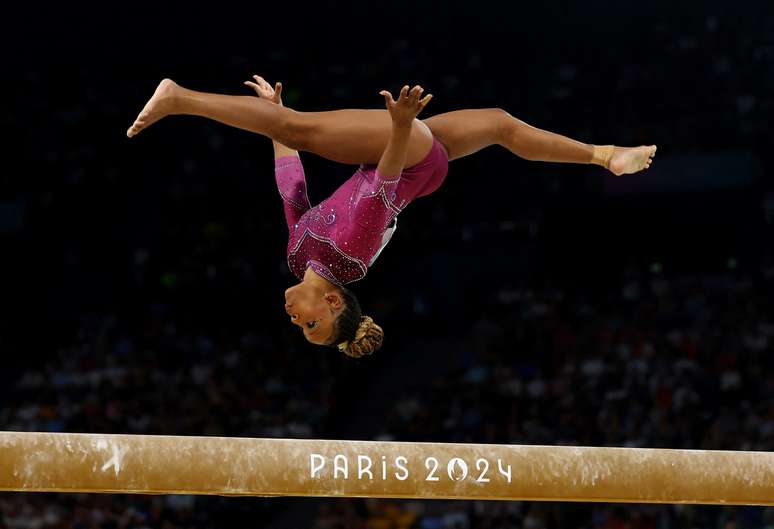 Olimpíadas Paris 2024 - Ginástica Artística - Final da trave feminina - Bercy Arena, Paris, França - 05 de agosto de 2024. Rebeca Andrade do Brasil em ação.