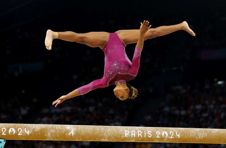 Rebeca Andrade fica em 4° lugar na final da trave