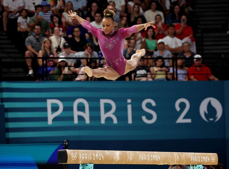 Rebeca Andrade fica em 4° lugar na final da trave