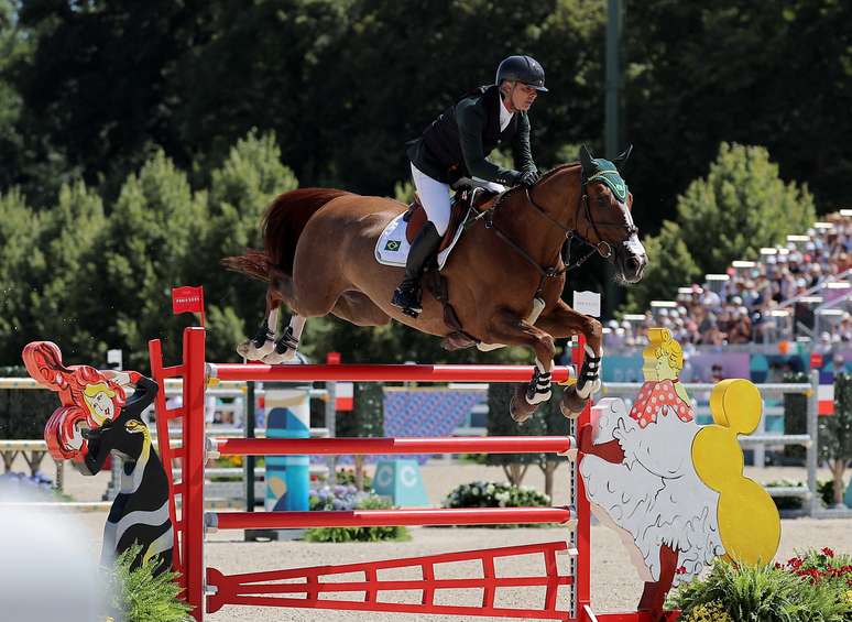 Rodrigo Pessoal avança às finais do salto sobre cavalo nos Jogos de Paris