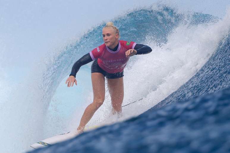 Tati Weston-Webb garante vaga na final do surfe feminino nos Jogos de Paris.