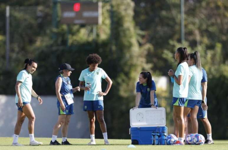 Jogadoras da Seleção durante o treino –