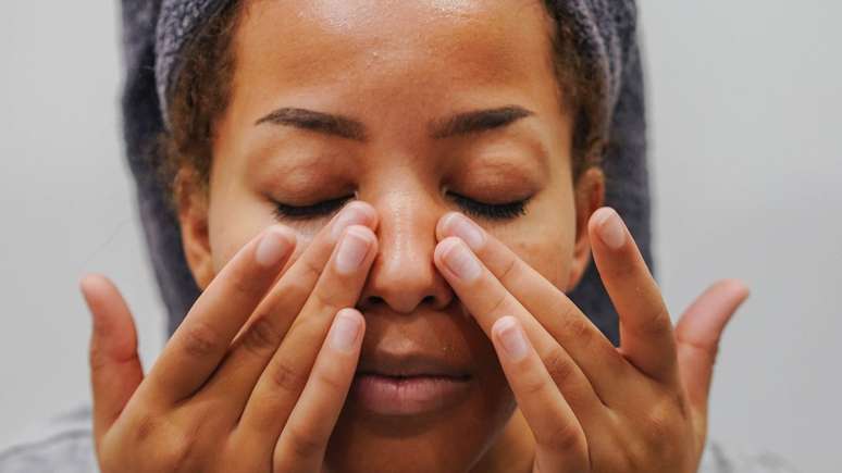 A médica dermatologista Paula Sian, defende o bom cuidado da pele por meio da rotina de tratamento diário