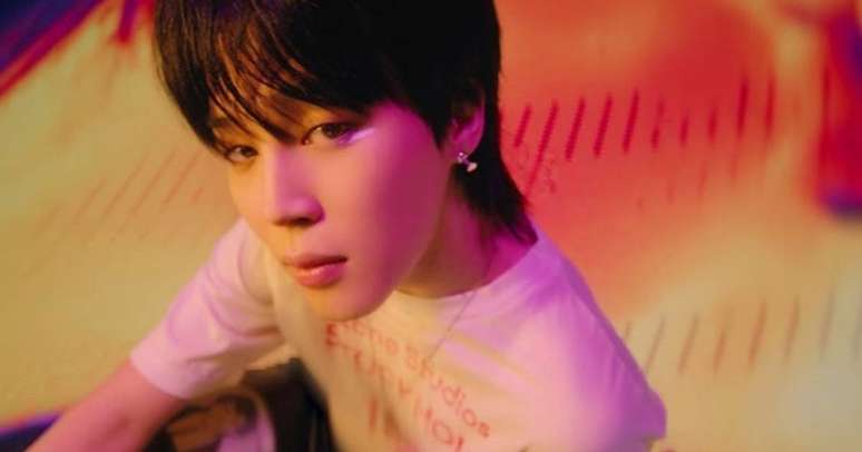 Jimin do BTS lança colaboração especial com Sofia Carson