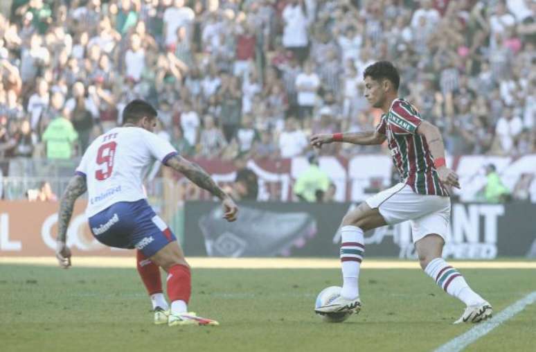 Diogo Barbosa foi titular novamente pelo Fluminense; jogador cresce de produção –