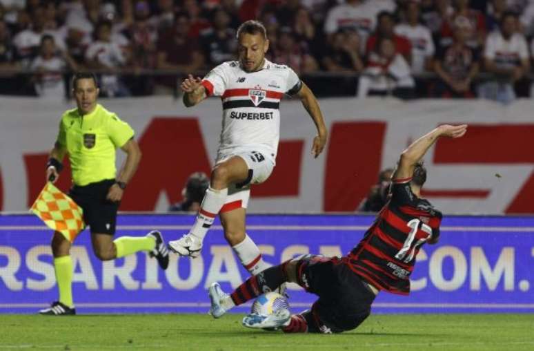 Rafinha foi titular contra o Flamengo –