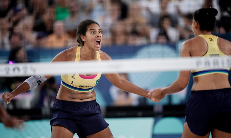 Duda e Ana Patrícia vs japonesas (Alexandre Loureiro-COB)