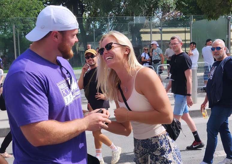 Payton Otterdahl pediu a namorada em casamento aos pés da Torre Eiffel