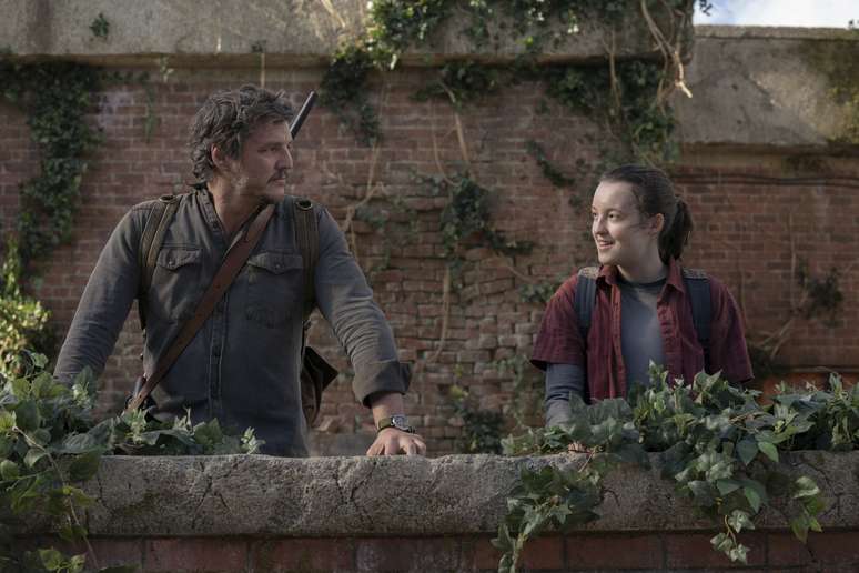 Pedro Pascal e Bella Ramsey em final da 1ª temporada de The Last of Us