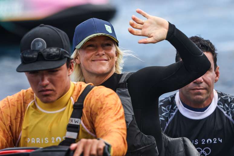 Tati Weston-Webb encara semifinal do surfe