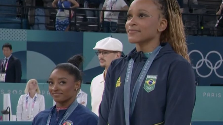 Biles dançou durante solo de Rebeca Andrade