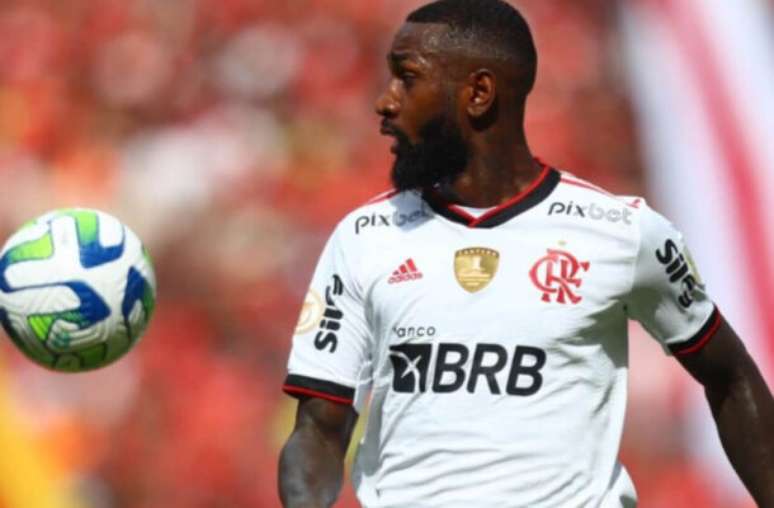 Gerson, décadas depois, herdou camisa 8, usada por Adílio.