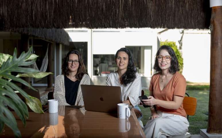 As sócias da agência (da esquerda para a direita), Anna Angotti, Claudia Carmello e Maíra Tanaka.