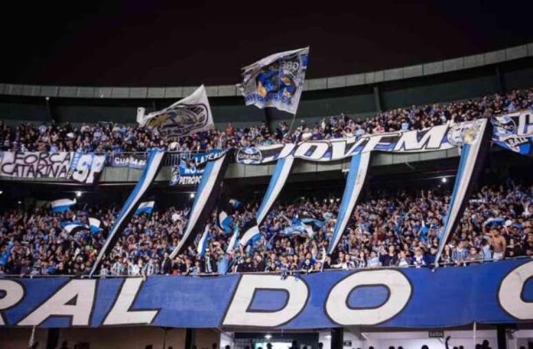 Torcida marca presença em um dos quatro jogos do Grêmio no Couto Pereira –