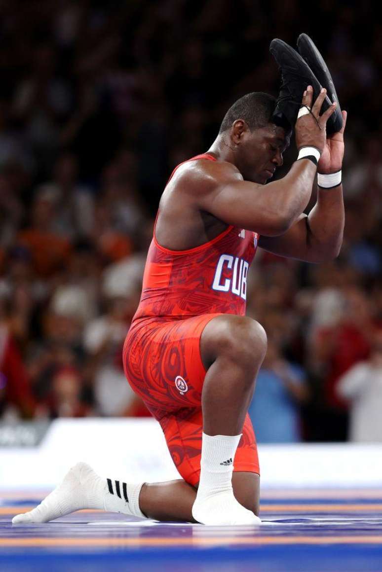 Mija&iacute;n L&oacute;pez tirou os cal&ccedil;ados sinalizando o fim de sua carreira ol&iacute;mpica