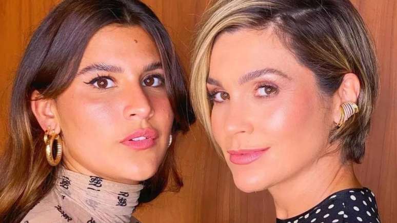 Giulia Costa e Fl&aacute;via Alessandra